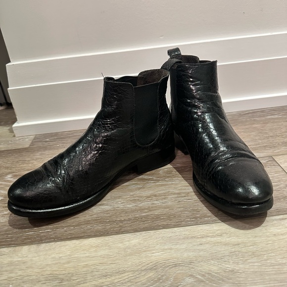 The perfect Chelsea boot with a twist- beautiful black snakeskin! - Picture 6 of 6